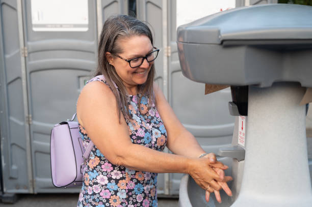 Best Portable bathroom rental  in Shiner, TX